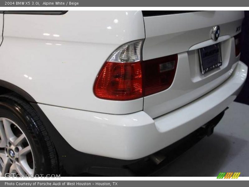 Alpine White / Beige 2004 BMW X5 3.0i