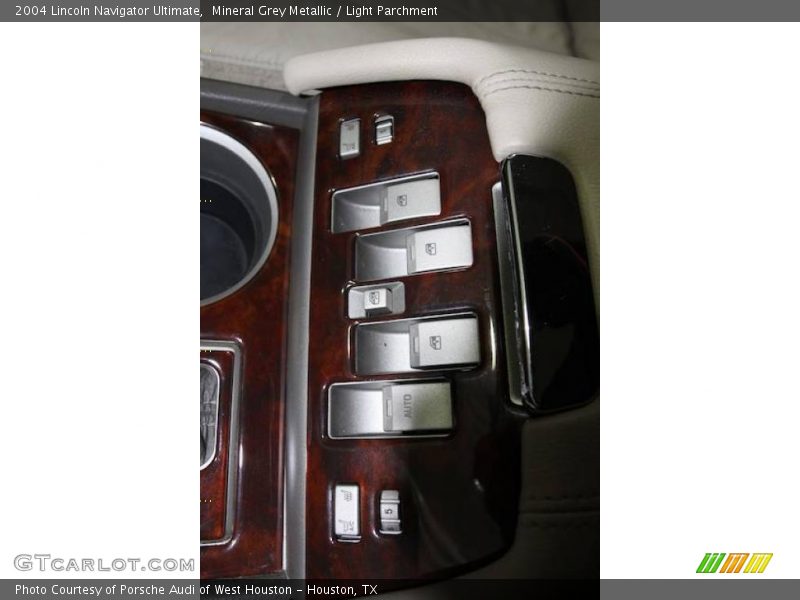 Mineral Grey Metallic / Light Parchment 2004 Lincoln Navigator Ultimate