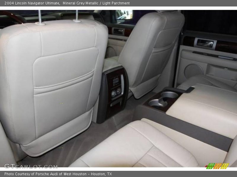 Mineral Grey Metallic / Light Parchment 2004 Lincoln Navigator Ultimate