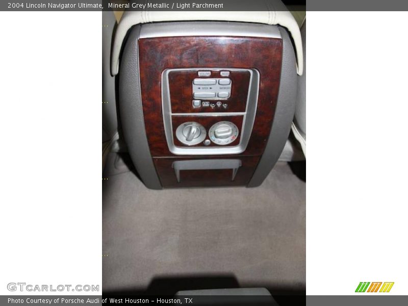 Mineral Grey Metallic / Light Parchment 2004 Lincoln Navigator Ultimate