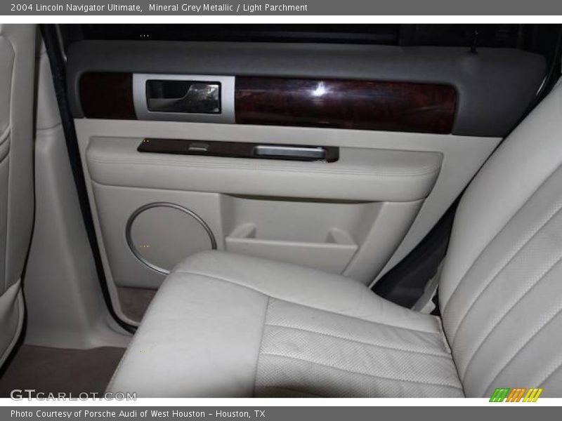 Mineral Grey Metallic / Light Parchment 2004 Lincoln Navigator Ultimate