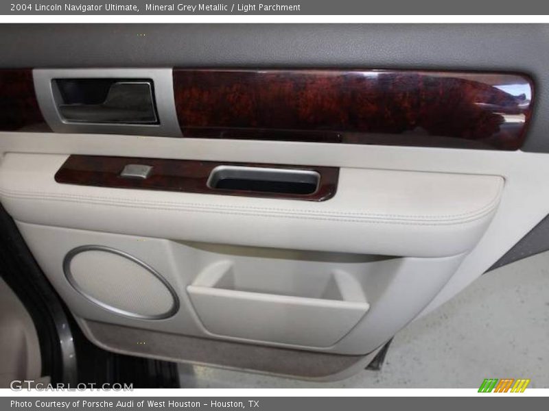 Mineral Grey Metallic / Light Parchment 2004 Lincoln Navigator Ultimate