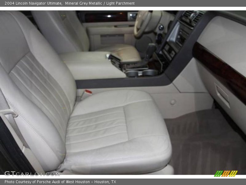 Mineral Grey Metallic / Light Parchment 2004 Lincoln Navigator Ultimate
