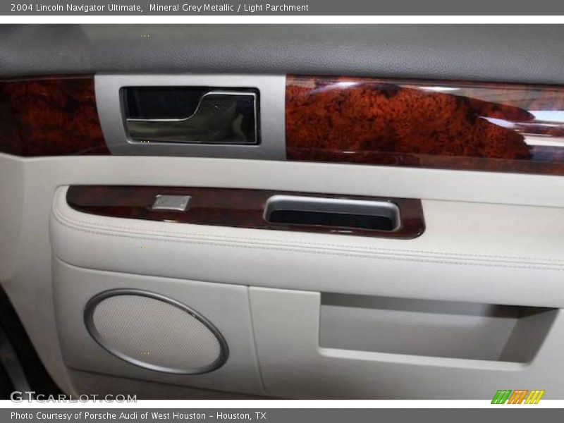 Mineral Grey Metallic / Light Parchment 2004 Lincoln Navigator Ultimate
