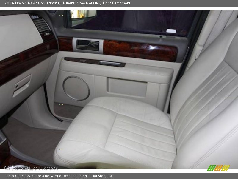 Mineral Grey Metallic / Light Parchment 2004 Lincoln Navigator Ultimate