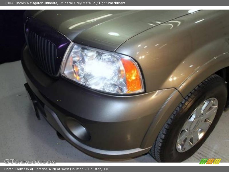 Mineral Grey Metallic / Light Parchment 2004 Lincoln Navigator Ultimate