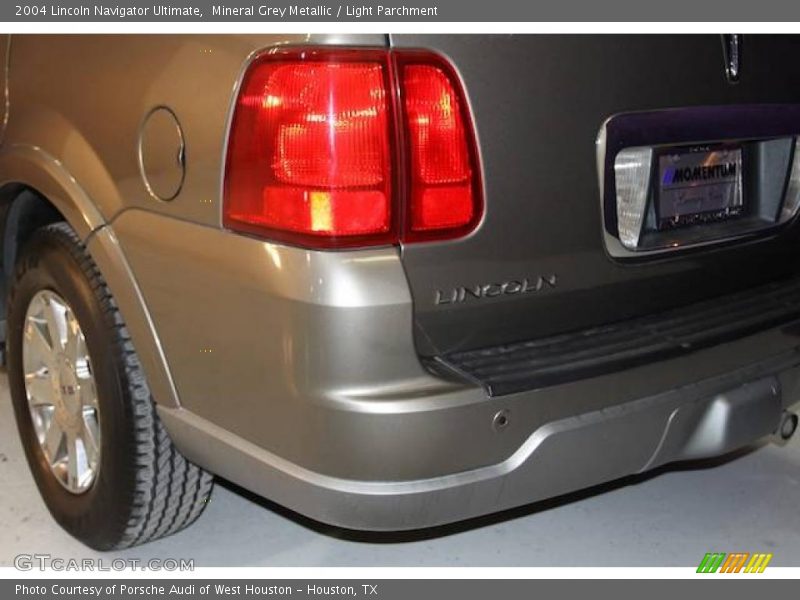 Mineral Grey Metallic / Light Parchment 2004 Lincoln Navigator Ultimate