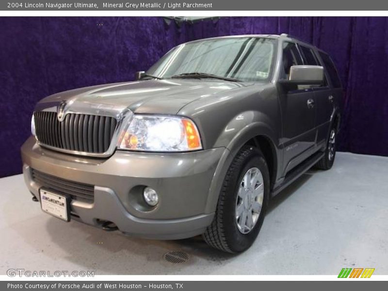 Mineral Grey Metallic / Light Parchment 2004 Lincoln Navigator Ultimate