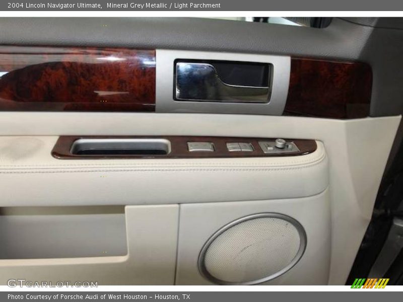 Mineral Grey Metallic / Light Parchment 2004 Lincoln Navigator Ultimate