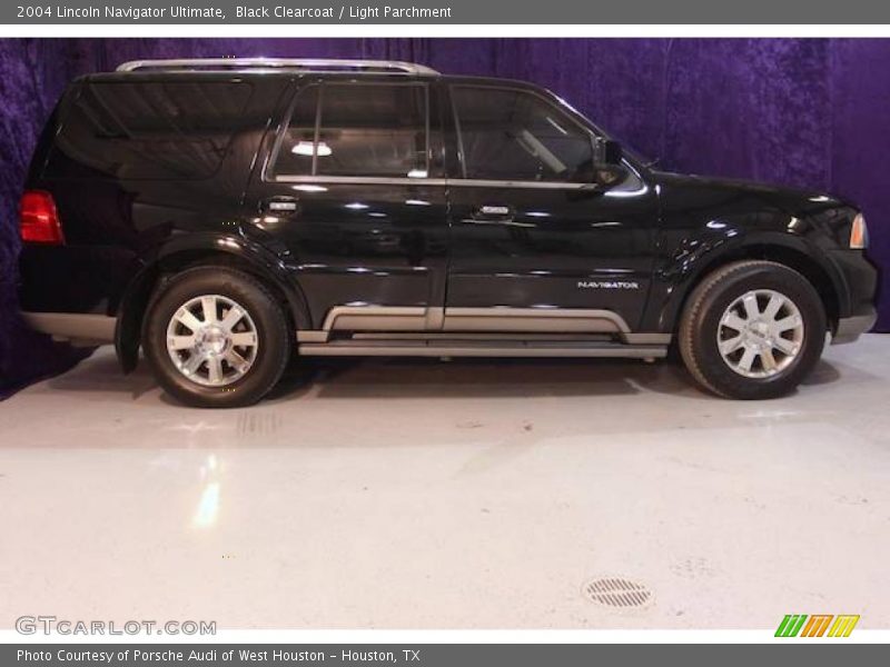 Black Clearcoat / Light Parchment 2004 Lincoln Navigator Ultimate