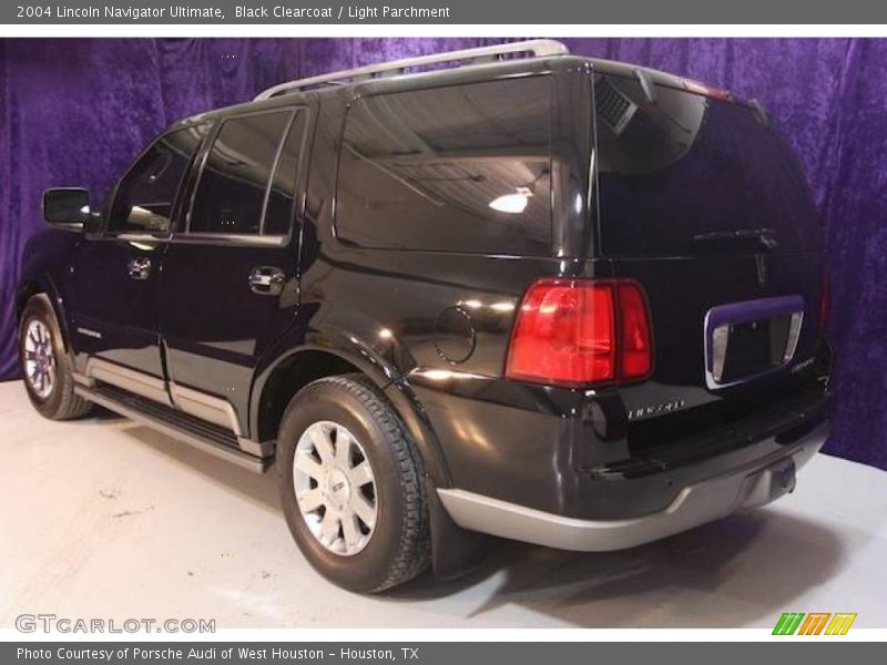 Black Clearcoat / Light Parchment 2004 Lincoln Navigator Ultimate