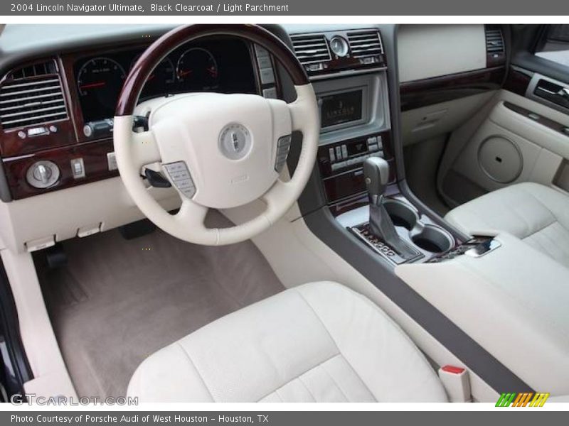 Black Clearcoat / Light Parchment 2004 Lincoln Navigator Ultimate