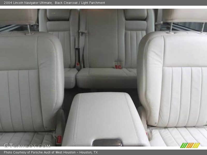 Black Clearcoat / Light Parchment 2004 Lincoln Navigator Ultimate