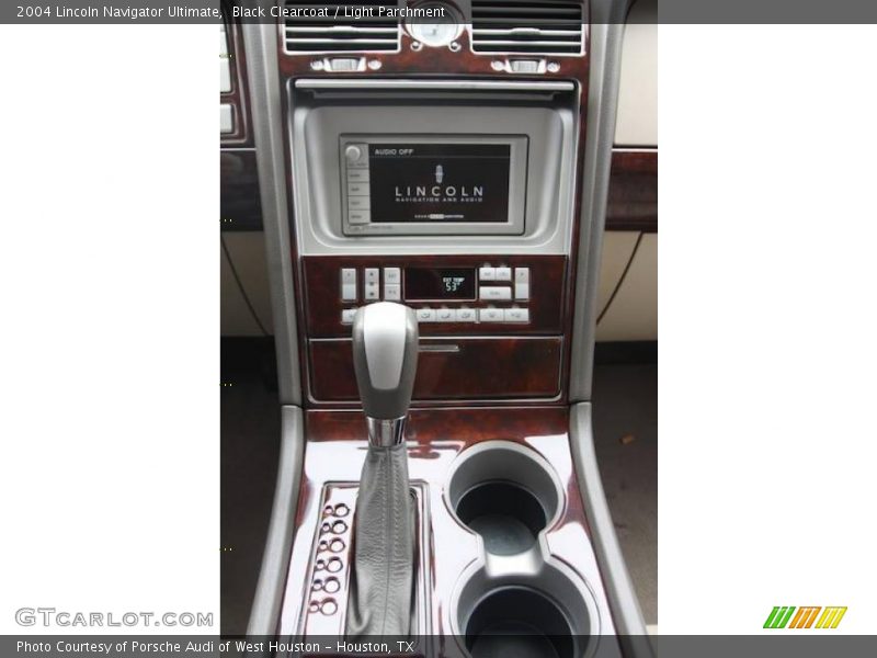 Black Clearcoat / Light Parchment 2004 Lincoln Navigator Ultimate