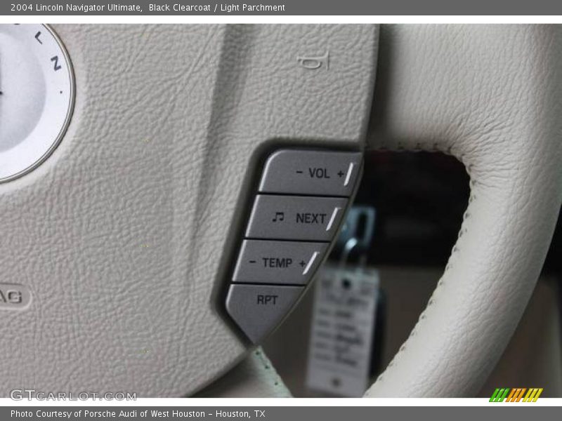 Black Clearcoat / Light Parchment 2004 Lincoln Navigator Ultimate