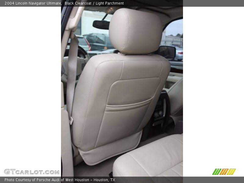 Black Clearcoat / Light Parchment 2004 Lincoln Navigator Ultimate