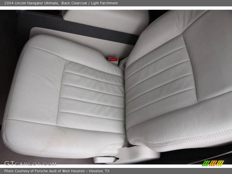 Black Clearcoat / Light Parchment 2004 Lincoln Navigator Ultimate