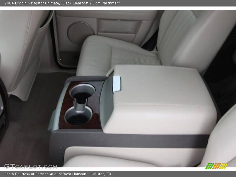 Black Clearcoat / Light Parchment 2004 Lincoln Navigator Ultimate
