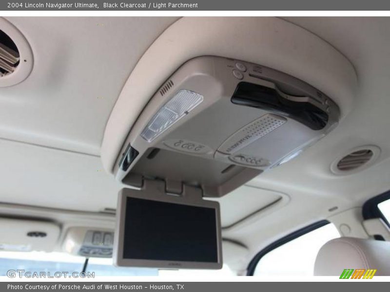 Black Clearcoat / Light Parchment 2004 Lincoln Navigator Ultimate