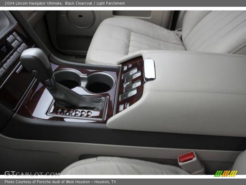 Black Clearcoat / Light Parchment 2004 Lincoln Navigator Ultimate