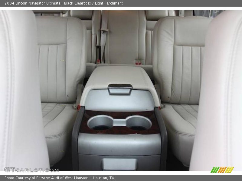 Black Clearcoat / Light Parchment 2004 Lincoln Navigator Ultimate