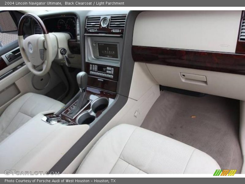 Black Clearcoat / Light Parchment 2004 Lincoln Navigator Ultimate