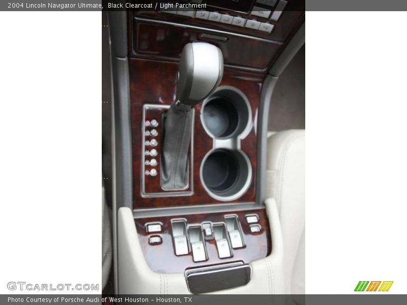 Black Clearcoat / Light Parchment 2004 Lincoln Navigator Ultimate
