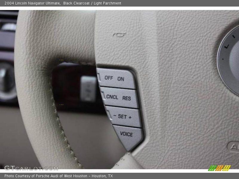 Black Clearcoat / Light Parchment 2004 Lincoln Navigator Ultimate