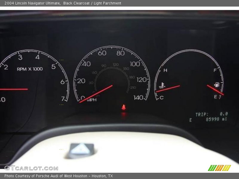 Black Clearcoat / Light Parchment 2004 Lincoln Navigator Ultimate