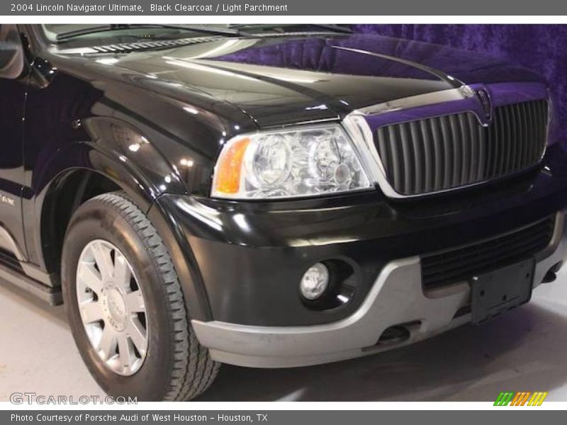 Black Clearcoat / Light Parchment 2004 Lincoln Navigator Ultimate