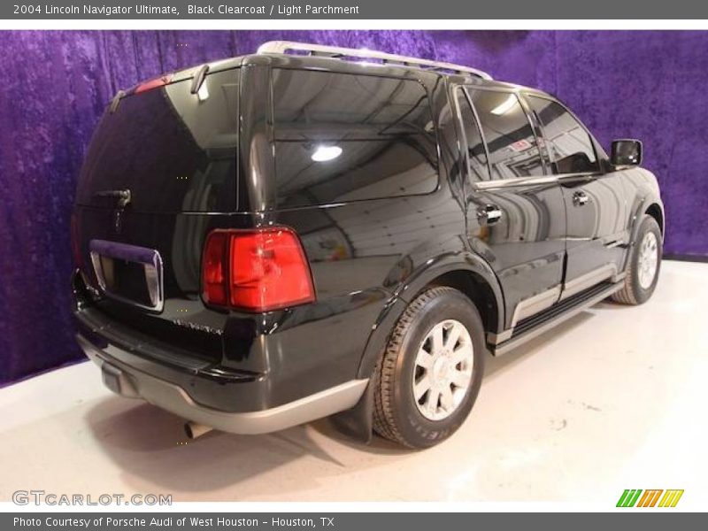 Black Clearcoat / Light Parchment 2004 Lincoln Navigator Ultimate