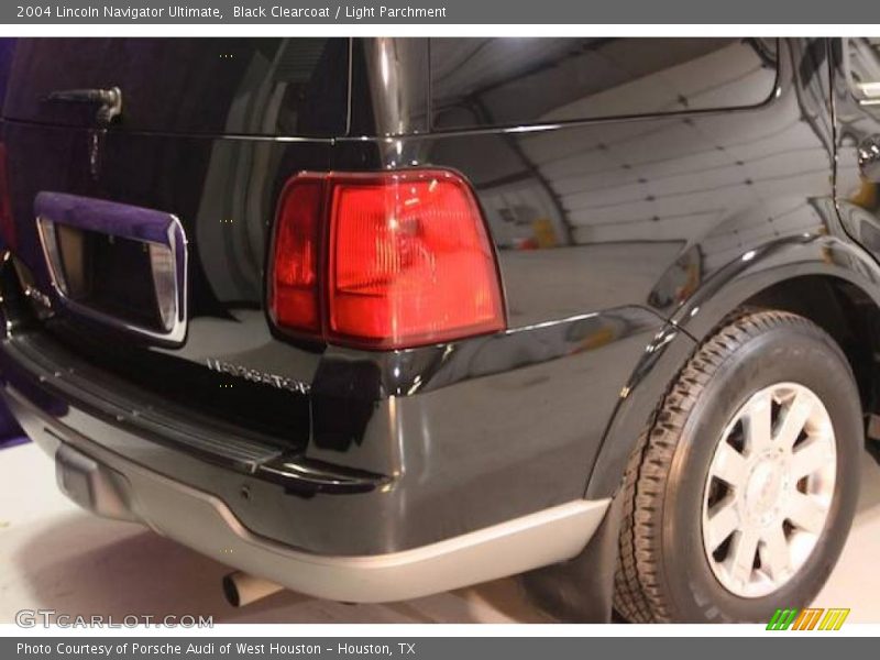 Black Clearcoat / Light Parchment 2004 Lincoln Navigator Ultimate