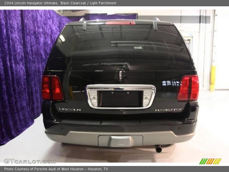 Black Clearcoat / Light Parchment 2004 Lincoln Navigator Ultimate