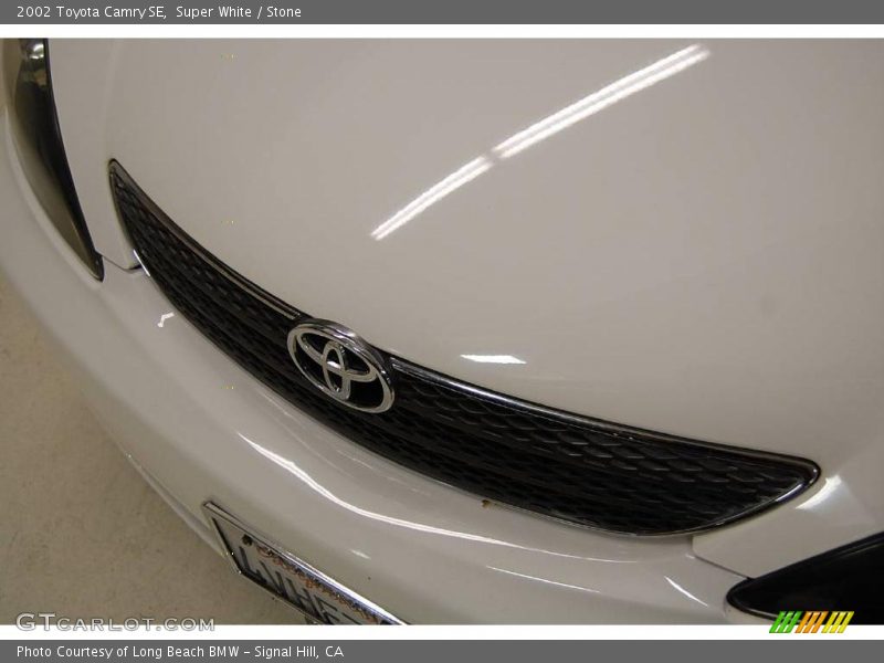 Super White / Stone 2002 Toyota Camry SE