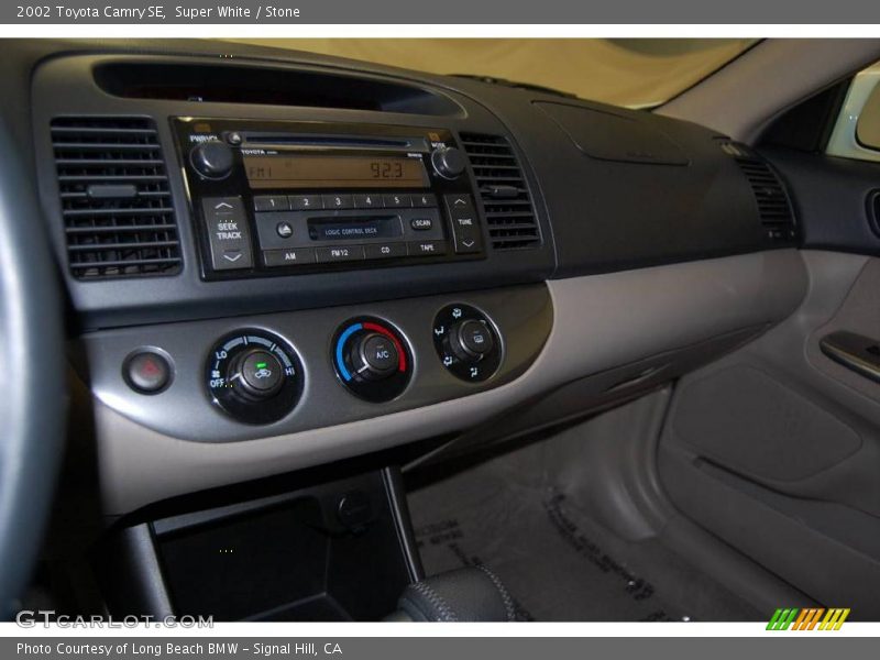 Super White / Stone 2002 Toyota Camry SE
