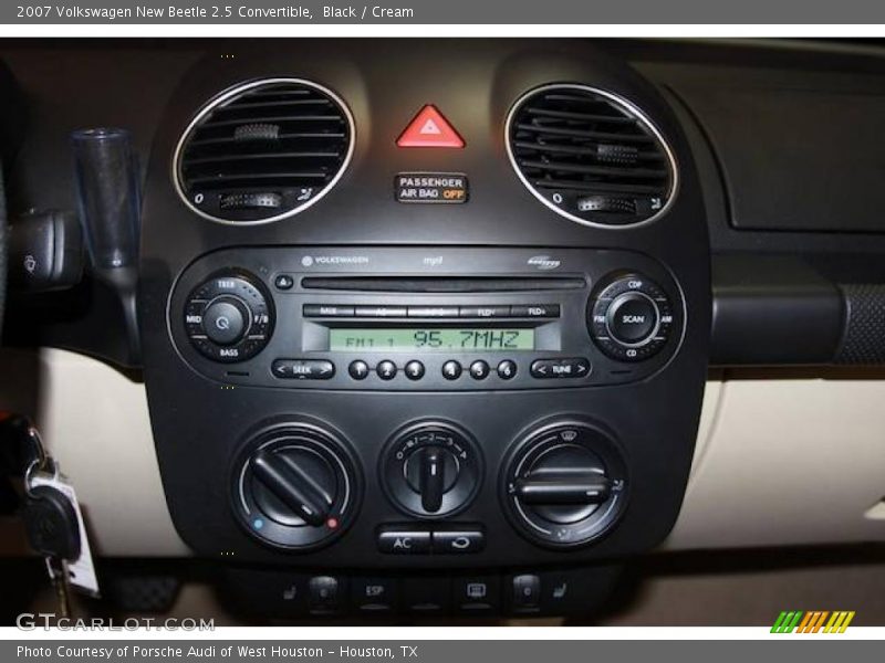 Black / Cream 2007 Volkswagen New Beetle 2.5 Convertible