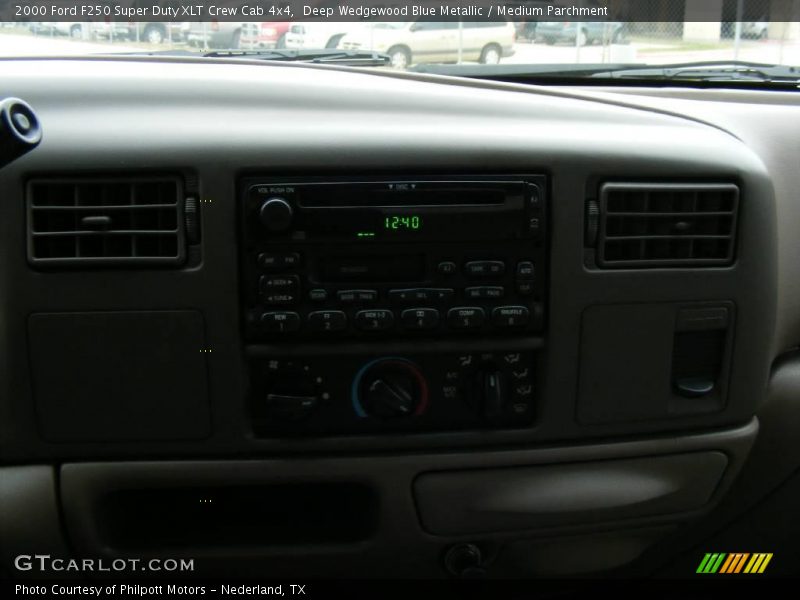 Deep Wedgewood Blue Metallic / Medium Parchment 2000 Ford F250 Super Duty XLT Crew Cab 4x4