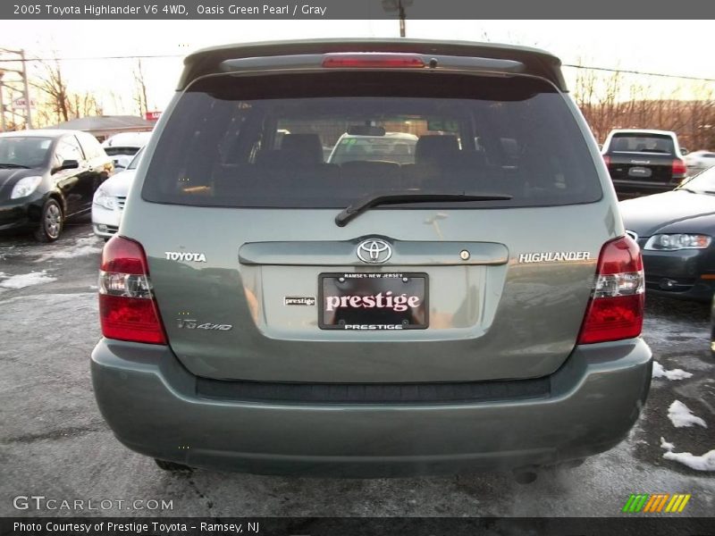 Oasis Green Pearl / Gray 2005 Toyota Highlander V6 4WD