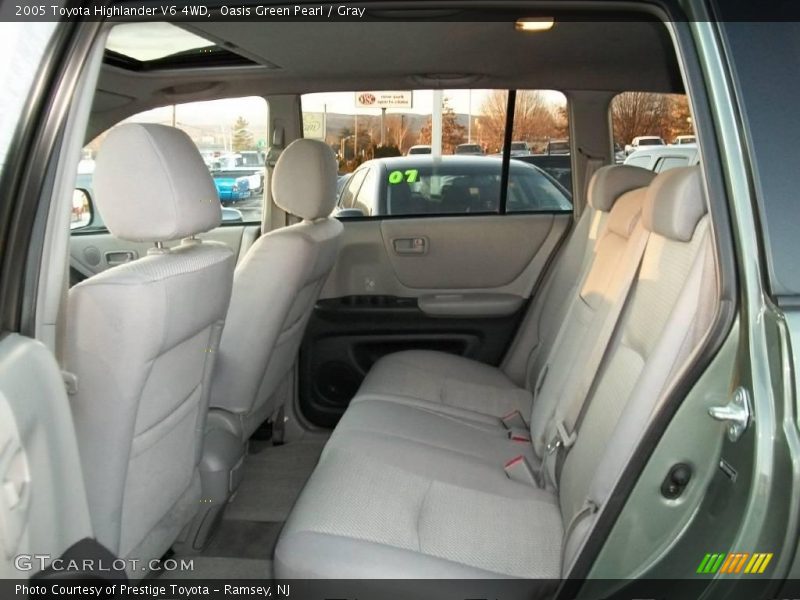 Oasis Green Pearl / Gray 2005 Toyota Highlander V6 4WD