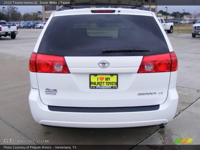 Super White / Taupe 2010 Toyota Sienna LE