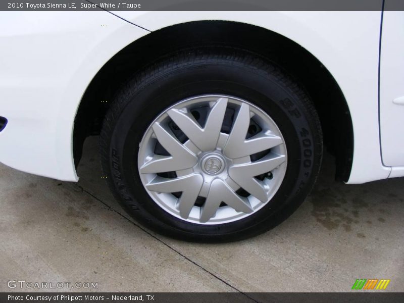 Super White / Taupe 2010 Toyota Sienna LE