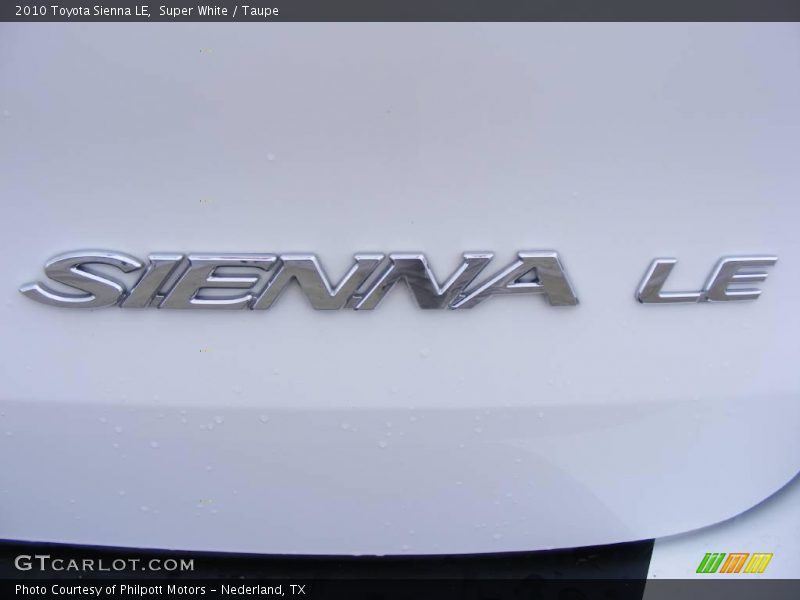 Super White / Taupe 2010 Toyota Sienna LE