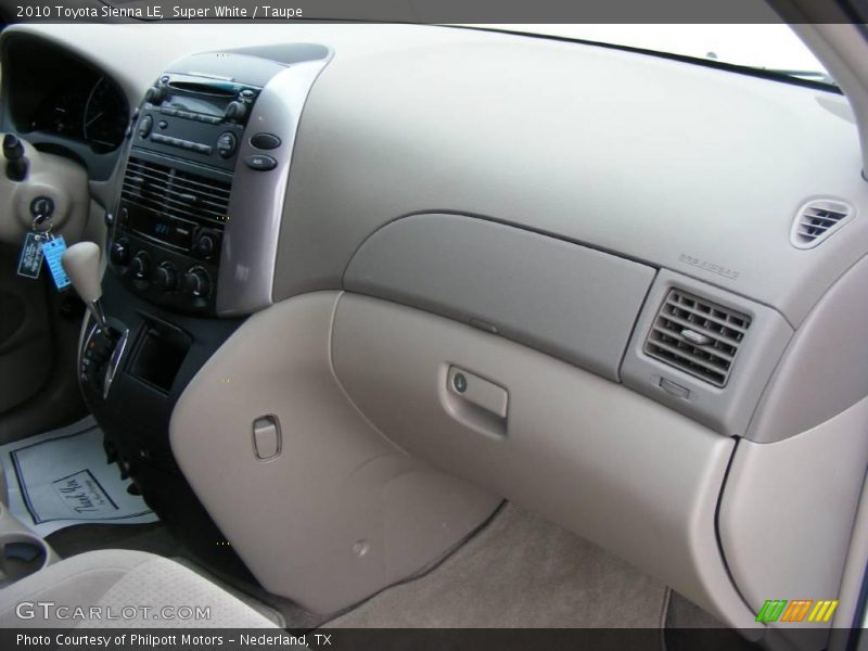 Super White / Taupe 2010 Toyota Sienna LE