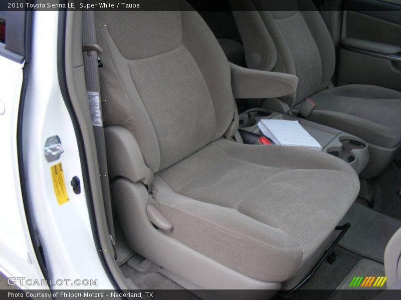Super White / Taupe 2010 Toyota Sienna LE