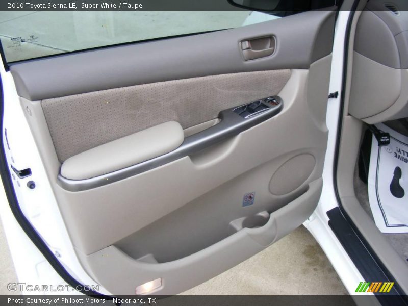 Super White / Taupe 2010 Toyota Sienna LE