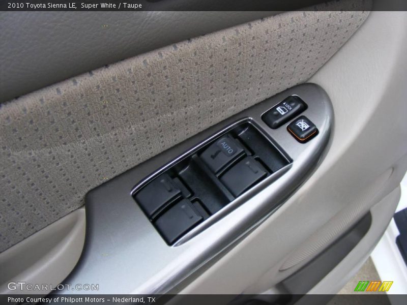 Super White / Taupe 2010 Toyota Sienna LE