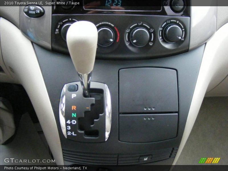 Super White / Taupe 2010 Toyota Sienna LE
