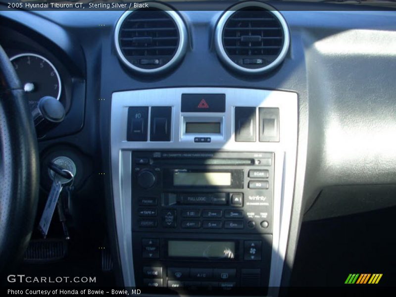 Sterling Silver / Black 2005 Hyundai Tiburon GT