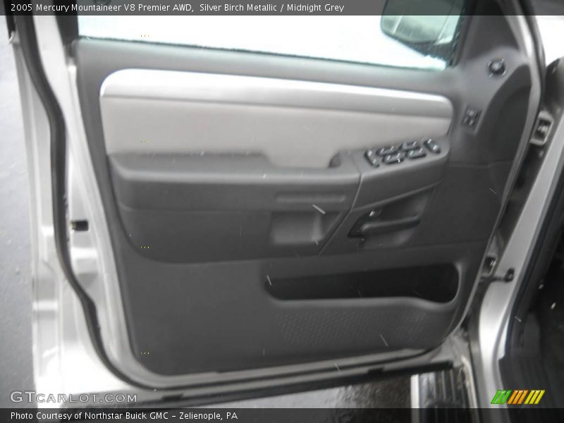 Silver Birch Metallic / Midnight Grey 2005 Mercury Mountaineer V8 Premier AWD