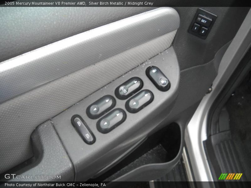 Silver Birch Metallic / Midnight Grey 2005 Mercury Mountaineer V8 Premier AWD